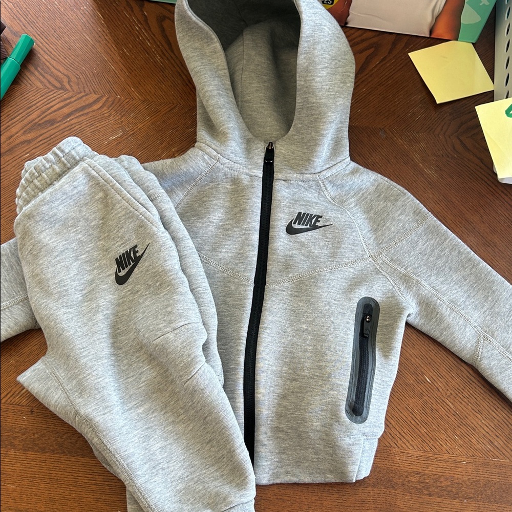Nike Light Gray Full-Zip Hoodie and Jogger Set